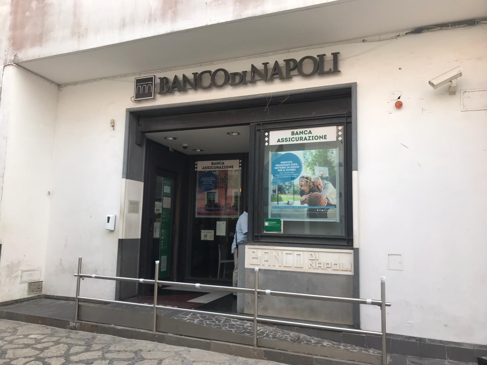 Cala Il Sipario Su Un Pezzo Di Storia Di Anacapri Chiude La Filiale Del Banco Di Napoli Intesa Sanpaolo Capri News